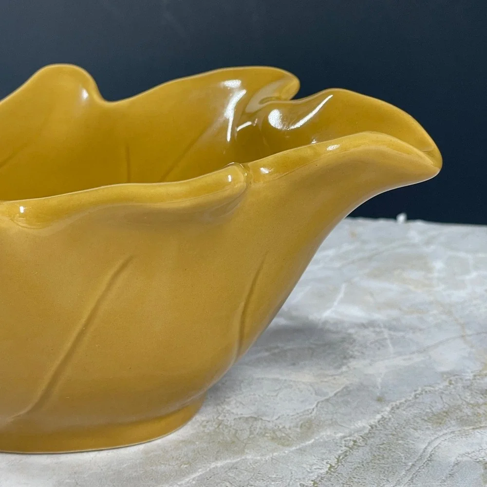 Chris Madden Thanksgiving Yellow Leaf Gravy Boat Sauce Server Fall Autumn Handle